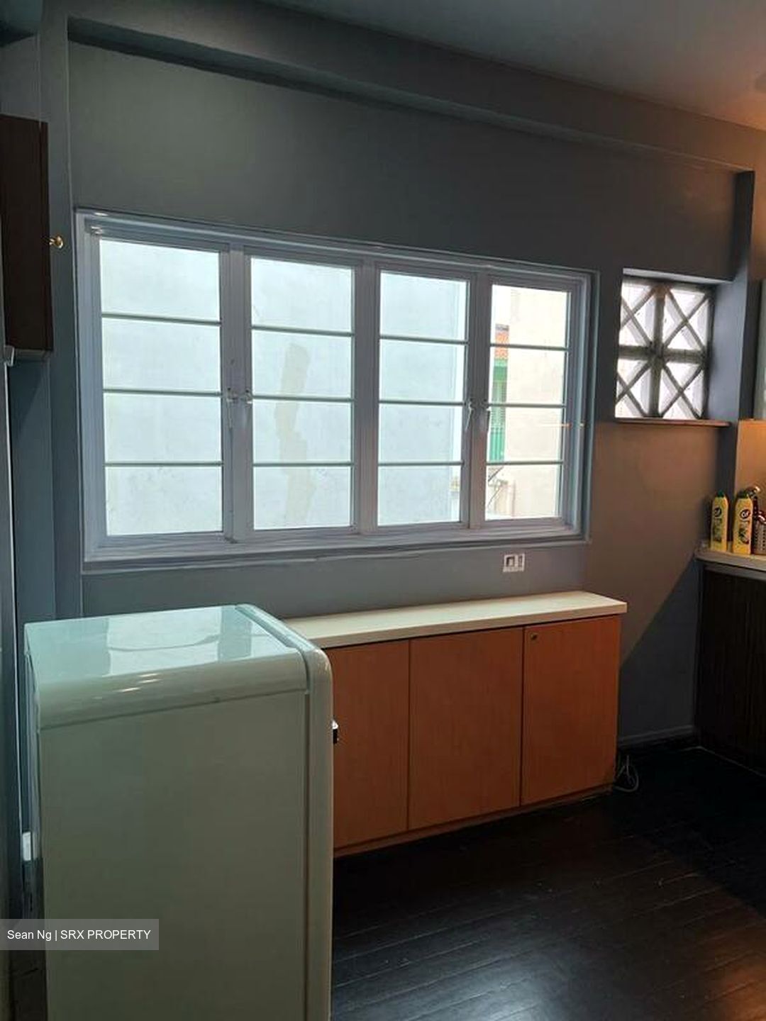 Victoria Theatre (D6), Office #504146071